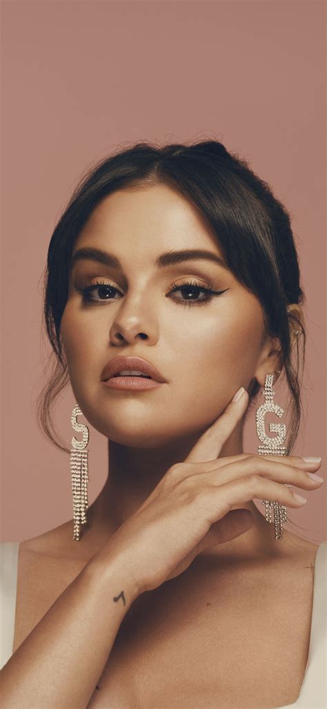 Selena Gomez Wallpaper 4K, Peach background, Jewellery, 5K