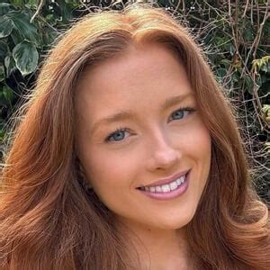 phoebeisginger - Age, Family, Bio | Famous Birthdays