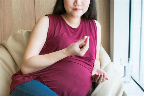 Pregnancy and Opioids: MedlinePlus