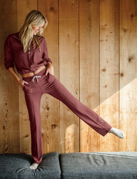 Vuori Holiday 1 2022 Catalog by Vuori - Issuu