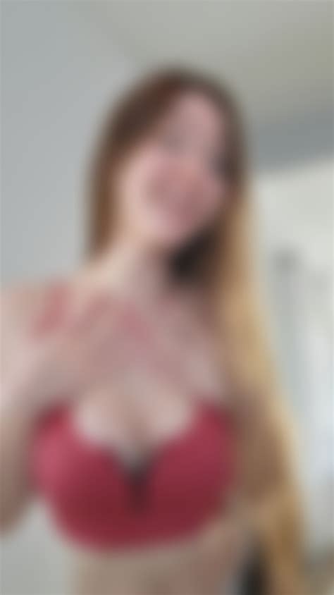 This zipper is barely holding them in : u/jade_love_12345