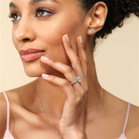 Medi Classic Four Prong Solitaire Diamond Engagement Ring – With Clarity