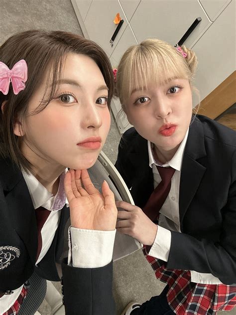 240314 NMIXX Twitter Update - Lily & BAE | kpopping