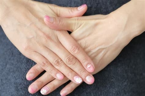 妊婦はジェルネイルNG？注意点とオフする時期について - たまGoo!