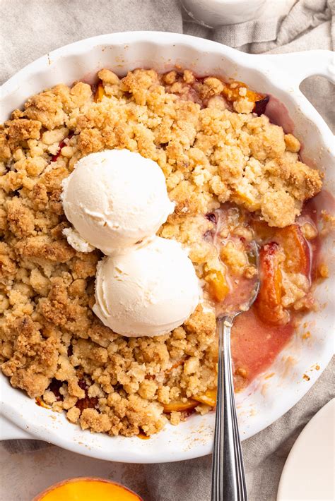 EASY 4 Ingredient Peach Cobbler
