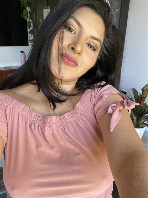 This mexican mom is starting th week right! Have good night guys : r/selfie