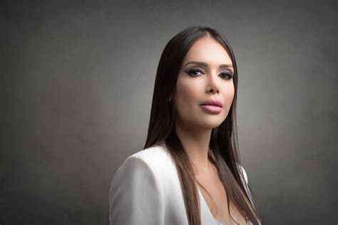 «Vivian» HD wallpapers