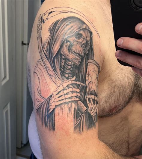 Rash around tattoo : r/tattooadvice