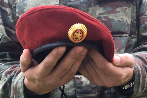 Чеченских росгвардейцев наградили автомобилям за получение краповых беретов