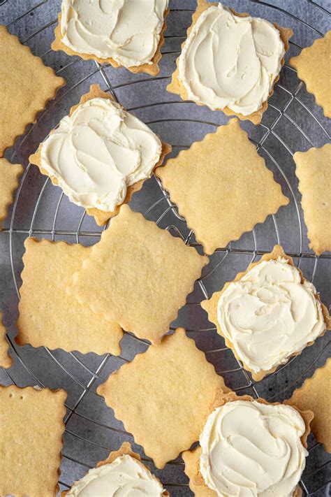 Vegan Custard Creams - Domestic Gothess