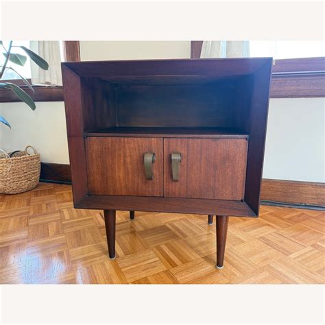 Mid Century Modern Nightstands - AptDeco