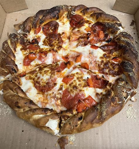 Pizzaholics | Deerhead pizza in Evansville, Indiana