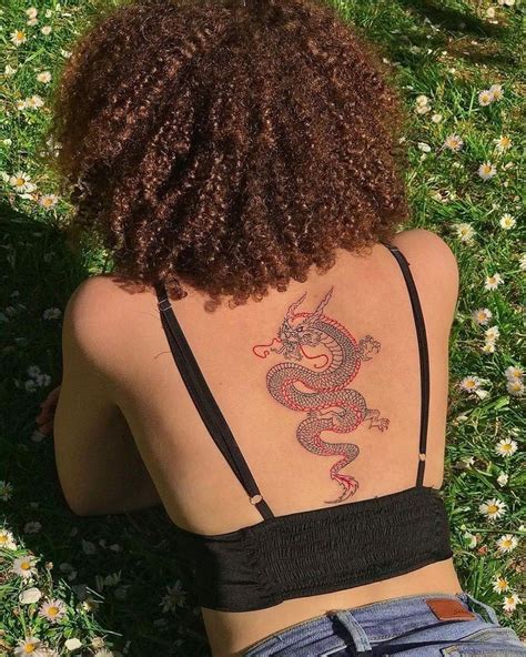 Tatuagem Dragão Feminina Nas Costas - Inspire-se! 20 fotos de tatuagem de dragão nas costas para ousar ainda mais
