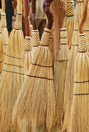 Making Brooms the Old-Fashioned Way - Off The Grid News