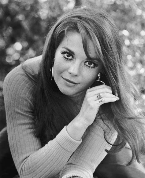 The striking Natalie Wood (1969) : r/OldSchoolCool