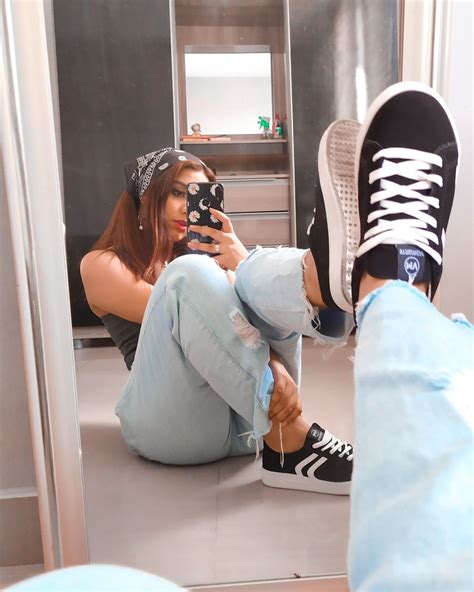Ideias De Fotos Sozinha Selfie - Pin de daiane em fotos | Poses femininas, Ideias para selfie, Fotos no ...
