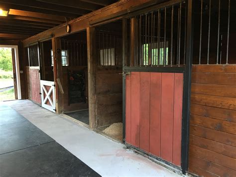 Horse stall barn aisle. rubber mats, concrete floor, Horse Stall Floor ...