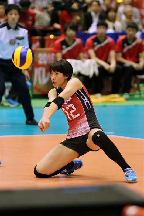 Pin by YOSHIAKI on 石井優希 volleyball | Body reference poses, Pose ...