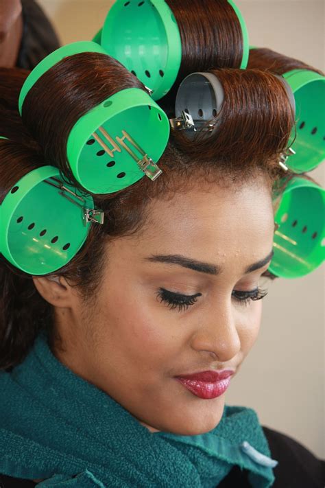 how to use roller for hair 2