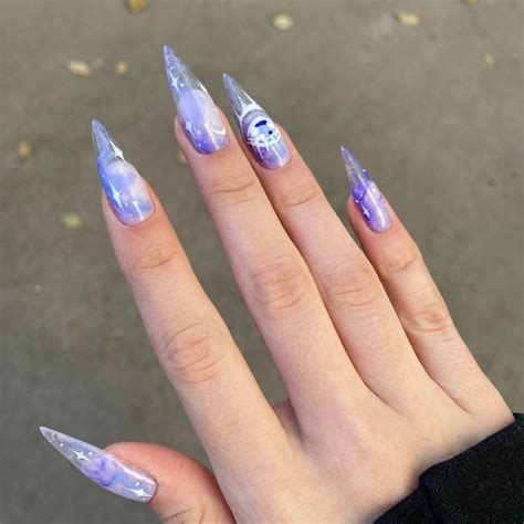 Pin by 𝓐𝒏𝒆𝒙𝒔𝒔𝒊 on 𝓝𝓪𝓲𝓵 | Glow nails, Spring acrylic nails, Swag nails