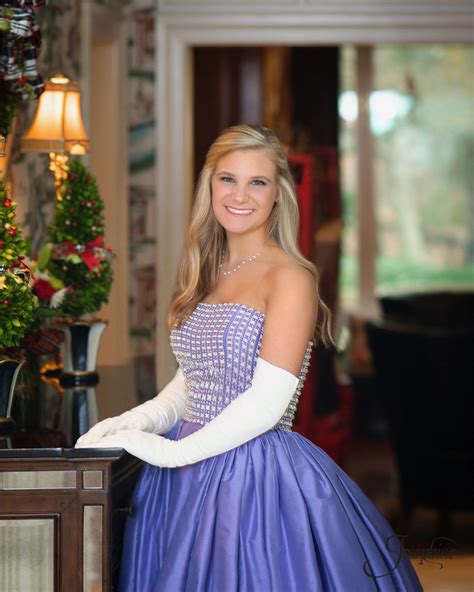Saint Louis Debutante Portrait Photographer: Margaret - Josephine