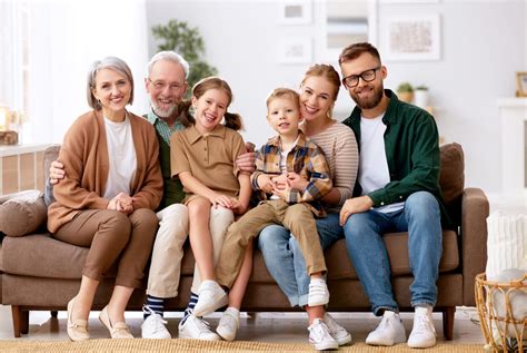 10 Top Family Portrait Ideas for Memorable Photos | PICSERA