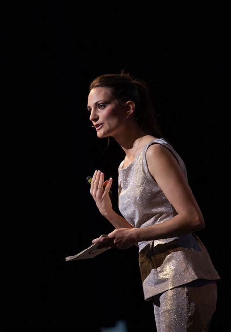 Biography — Laura Storm