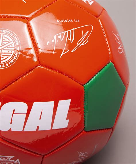Bola com as assinaturas dos jogadores | Portugal Store