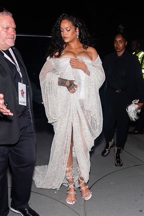 Rihannas “Shine bright like a Diamond”-Kleid auf der New York Fashion