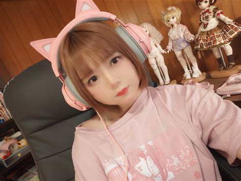 Hihi ^^ If you're just here for Nikumikyo and nothing else~ 1) Follow