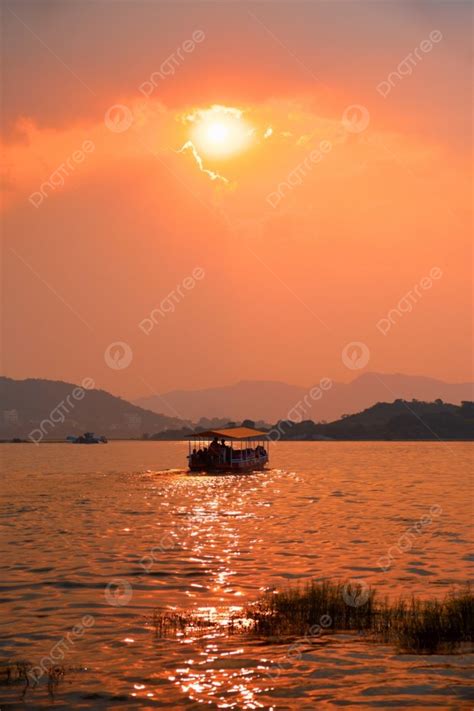 Tourist Boat In Lake Pichola On Sunset Udaipur Photo Background And