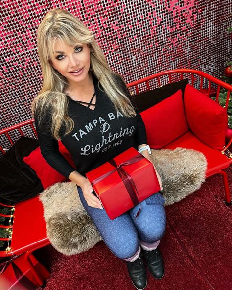 Vicky Vette (@vickyvette) • Instagram photos and videos