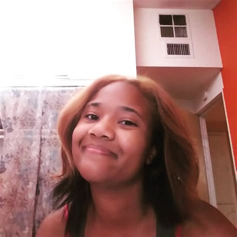 Sara Blake S Return Shocks Everyone She Walked Back Into Surf Culture With A Story We Didn T Expect