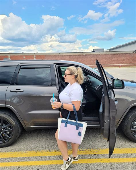 harlea burdette | Sippin on some bubbles in the burgh. 🖤💛 #