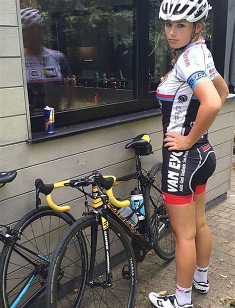 Puck Moonen sexy selfies gets pulses racing on Instagram - Daily Star