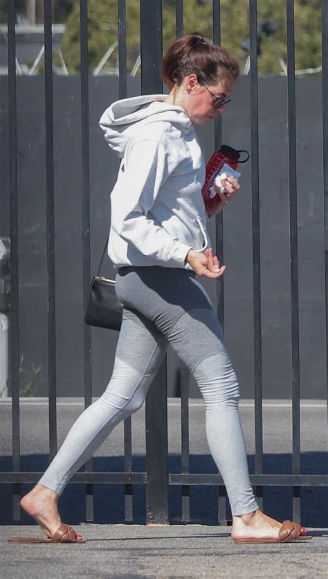 Aubrey Plaza in a Grey Leggings Was Seen Out in Los Angeles 04/21/2025