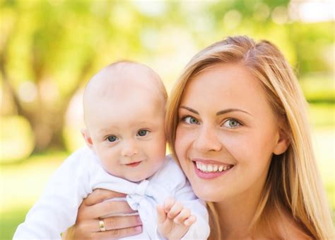 Frauen Mit Baby Bilder - Kostenloser Download auf Freepik