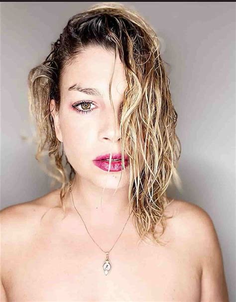Emma Marrone senza veli, bellezza senza fine - Foto