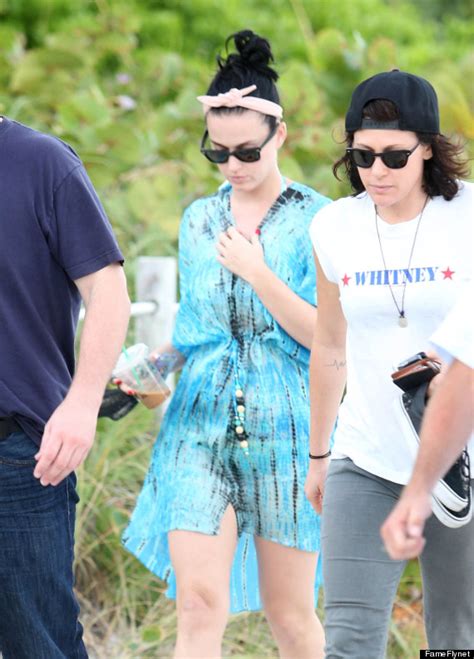Katy Perry Relaxes On The Beach In Miami | HuffPost Entertainment