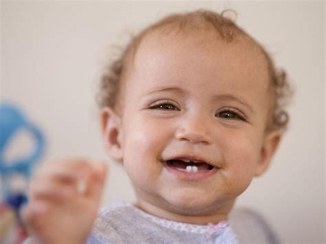 merawat bayi tumbuh gigi jurnal keluarga