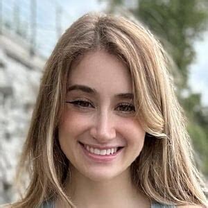 Bronwin Aurora - Age, Family, Bio | Famous Birthdays