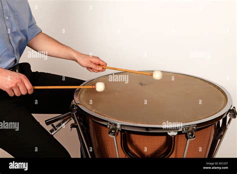 Timpani player in orchestra hi-res stock photography and images - Alamy