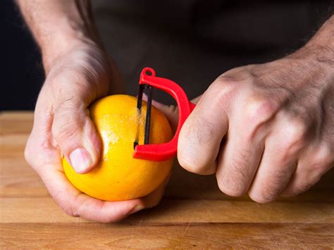 Why a Y-Peeler Is the Best Vegetable Peeler