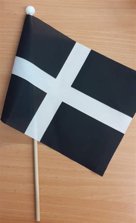 Hand held flag - Kowethas an yeth Kernewek