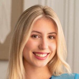 Kate Roman - Age, Family, Bio | Famous Birthdays