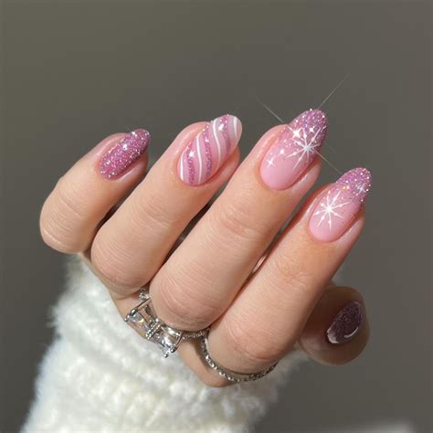 pink nails with star 2