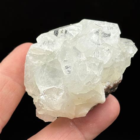 5 Good Reasons to Save this Crystal Shop in Your Secret Safe Places