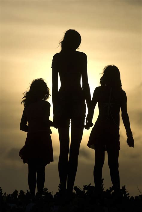 Pin by Lina dePinner on Silhouette | Daughter photo ideas, Sister