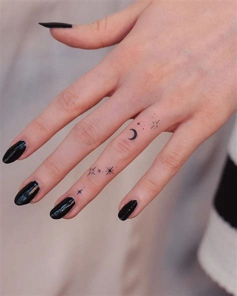 Tatuagem Feminina No Dedo - Tatuagem feminina no dedo: inspirações delicadas e impactantes para ...