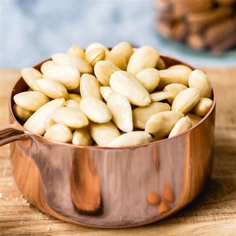 promo almond  skinless kg almond utuh  kulit ari  seller